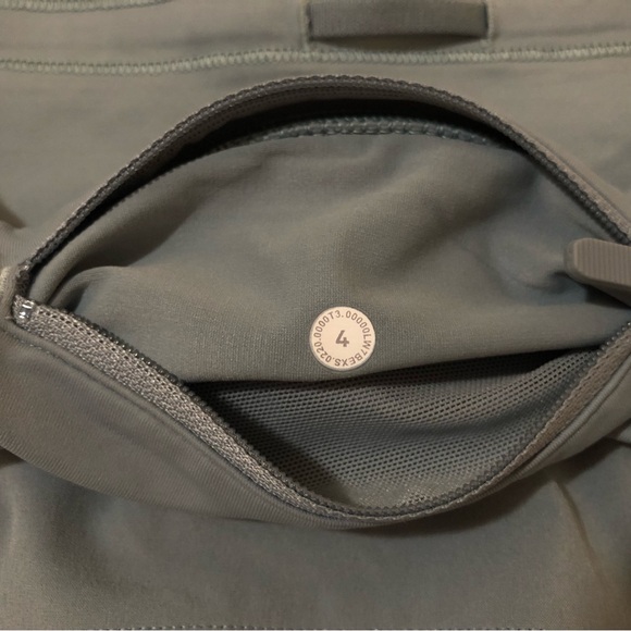 [SOLD] Lululemon Speed Up Short High-Rise *2.5" - Picture 5 of 6